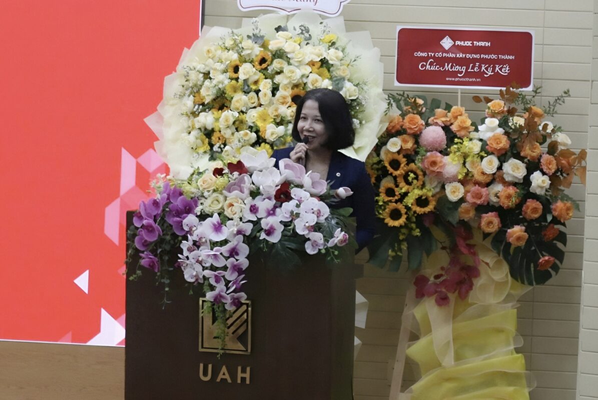 Bà Cao Thị Diễm Châu, Đại diện công ty Central