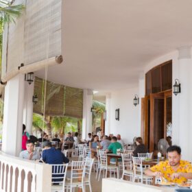 Nhà hàng Catch - Buffet sáng tại resort Leviva 3