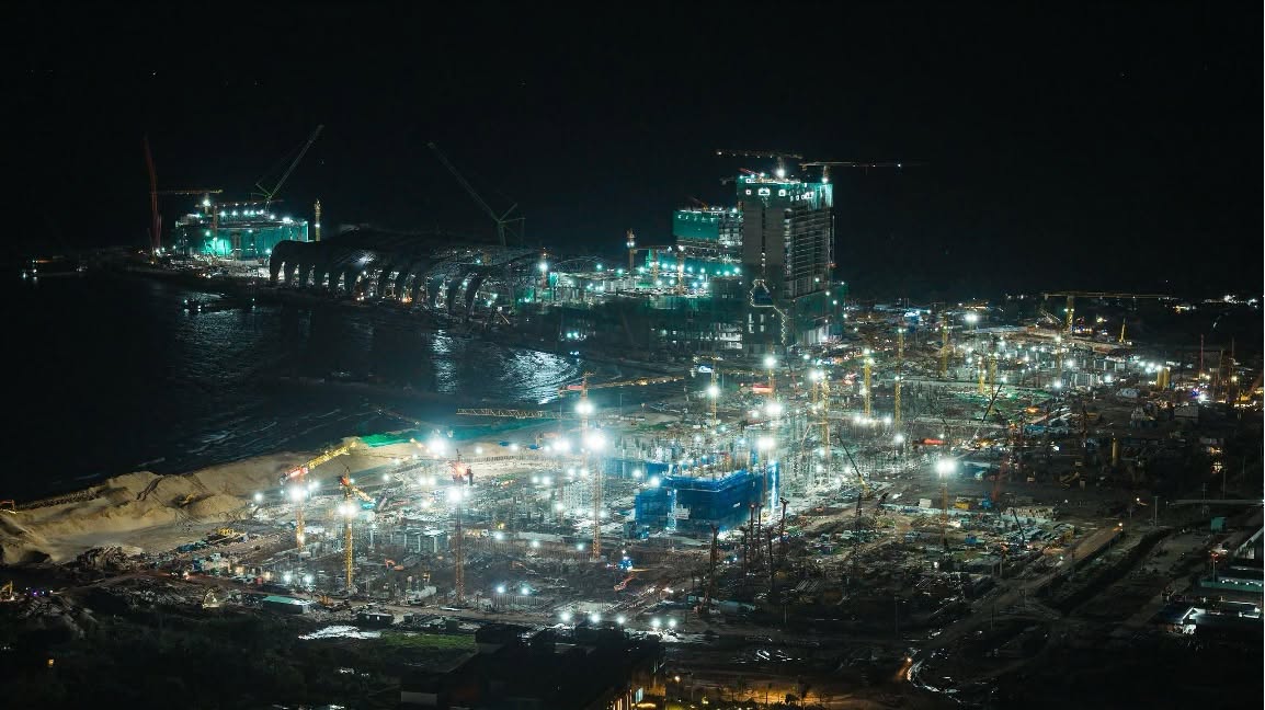 Công trường APEC về đêm